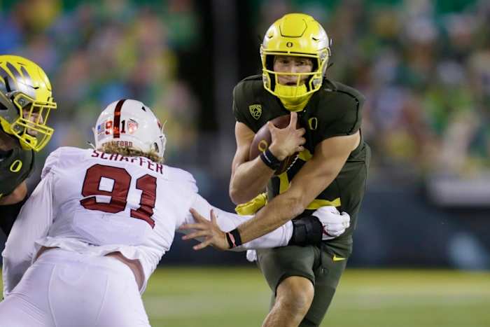 Oregon quarterback Tyler Shough